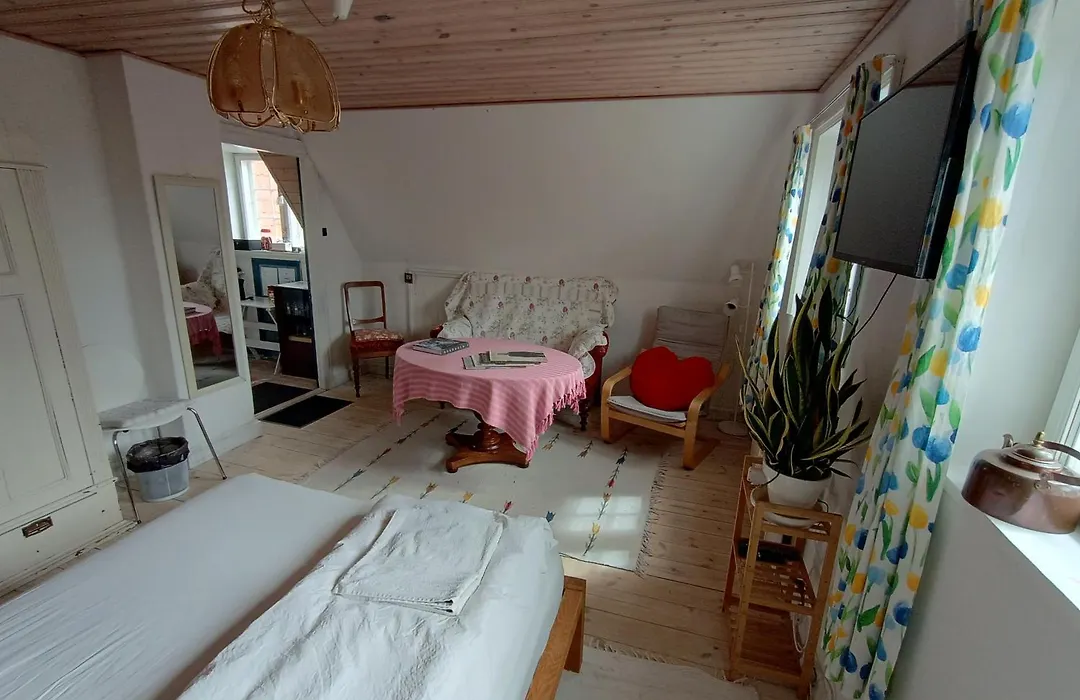 Aakirkeby Bed&Breakfast-1